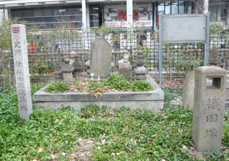 伝織田塚改葬地