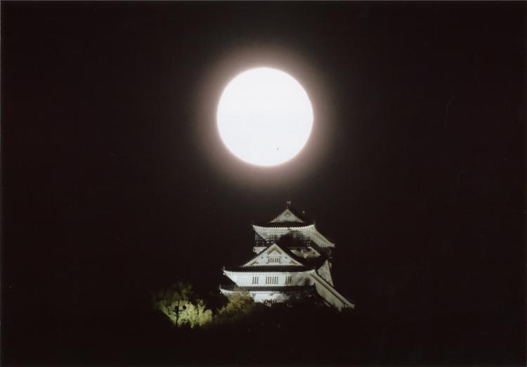 岐阜城の上に満月/後藤　洋子
