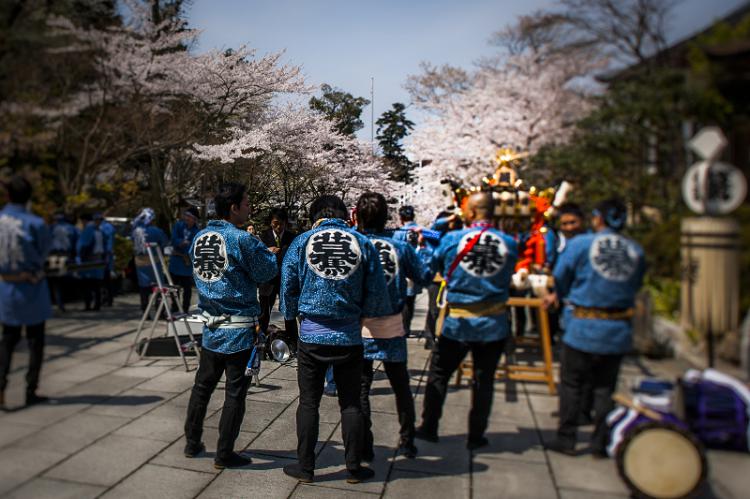 お祭りの昼下がり/今井 寛治