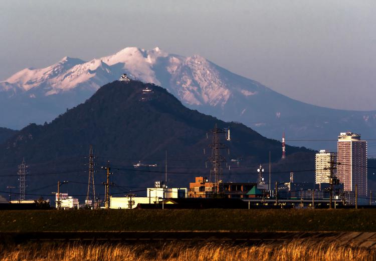 御嶽を背負いし稲葉山城/小林 淳
